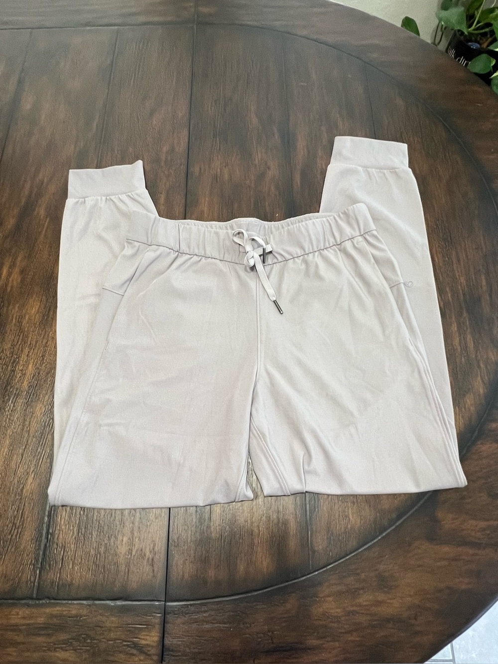Crazy CRZ YOGA Stretch Drawstring Pocket Jogger 27'' Inseam Taupe EUC Small